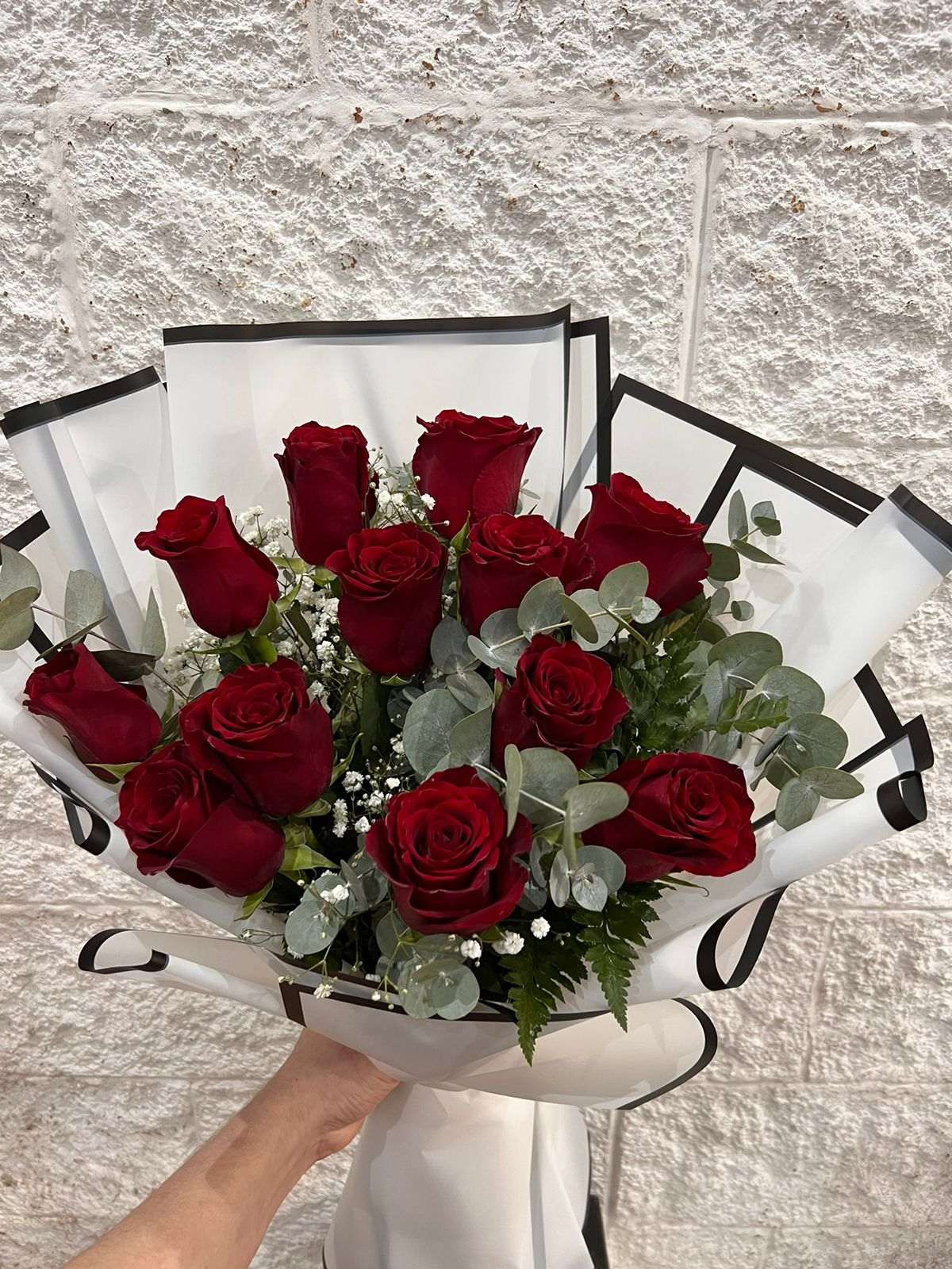 Envio y venta de flores ,rosas, plantas,arreglos florales ,regalos y desayunos a domicilio con delivery gratis en la Ciudad Autonoma de Buenos Aires y con costo de env�o en localidades del Gran Buenos Aires asi como delivery de flores y plantas a trav�s de florerias asociadas en todas las provincias de la Argentina, Buenos Aires, la Pampa, Tucuman, La Rioja, R�o Negro, Entre Rios, Corrientes, Misiones, Neuquen, Chubut, Tierra del Fuego, Santa Cruz, San Luis, Mendoza, Cordoba, Jujuy, Formosa, Santiago del Estero, Salta, Chaco, Catamarca ,San Juan, y ademas realizamos el delivery de flores ,coronas,palmas , plantas y regalos a todas las ciudades de Argentina, Mar del Plata, C�rdoba, Buenos Aires, con cargo en Santa Rosa, La Plata, Bella Vista, Neuquen, Pilar, Paran�, Posadas, Resistencia, Cipolleti y mas de 300 ciudades y localidades en todo el territorio de nuestro pa�s, asi como tambien tenemos la posibilidad de enviar flores a casi todo el mundo en cuestion de horas